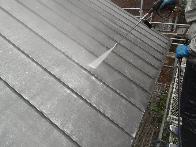 北杜市　ガルバリウム鋼板　塗装工事　高圧洗浄　遮熱塗料